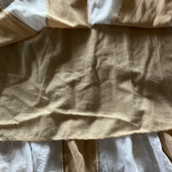 Linen gored skirt, white and khaki colors, lace hem, Size Medium - Picture 7 of 9